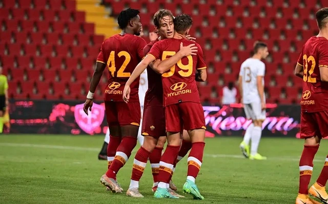 AS Roma giành chiến thắng thứ ba liên tiếp dưới thời HLV Mourinho