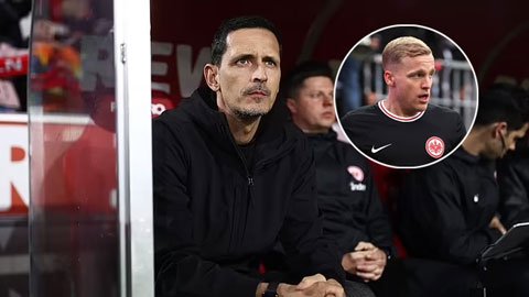 HLV Eintracht Frankfurt xin lỗi về việc bỏ rơi Van de Beek