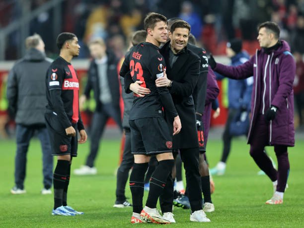 Leverkusen vượt qua đối thủ nghẹt thở, tiến vào bán kết và khát khao ‘cú ăn ba’