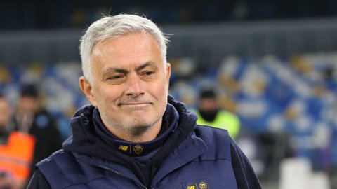 Mourinho bác bỏ tin đồn đàm phán với Newcastle, cam kết tương lai với Roma