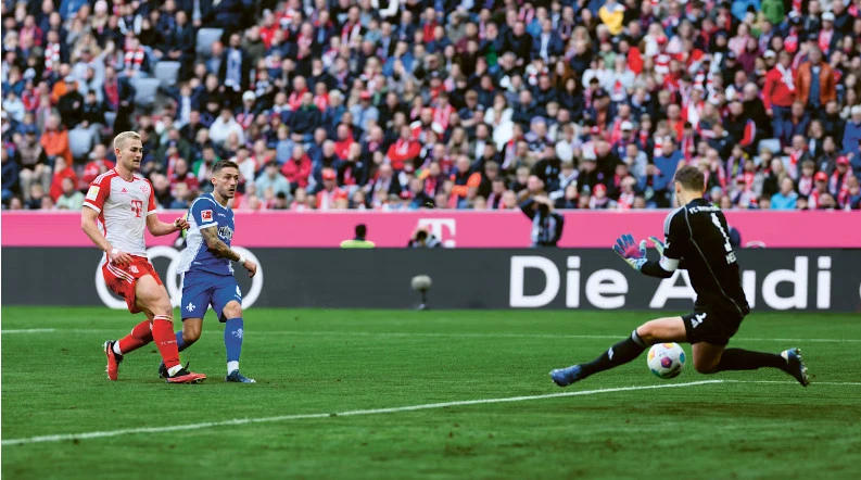 Neuer tỏa sáng ở loạt đá penalty, Bayern gặp khó khăn trong việc bám đuổi Leverkusen
