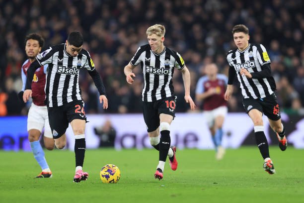 Newcastle vượt qua để tiến vào vòng tiếp theo của FA Cup