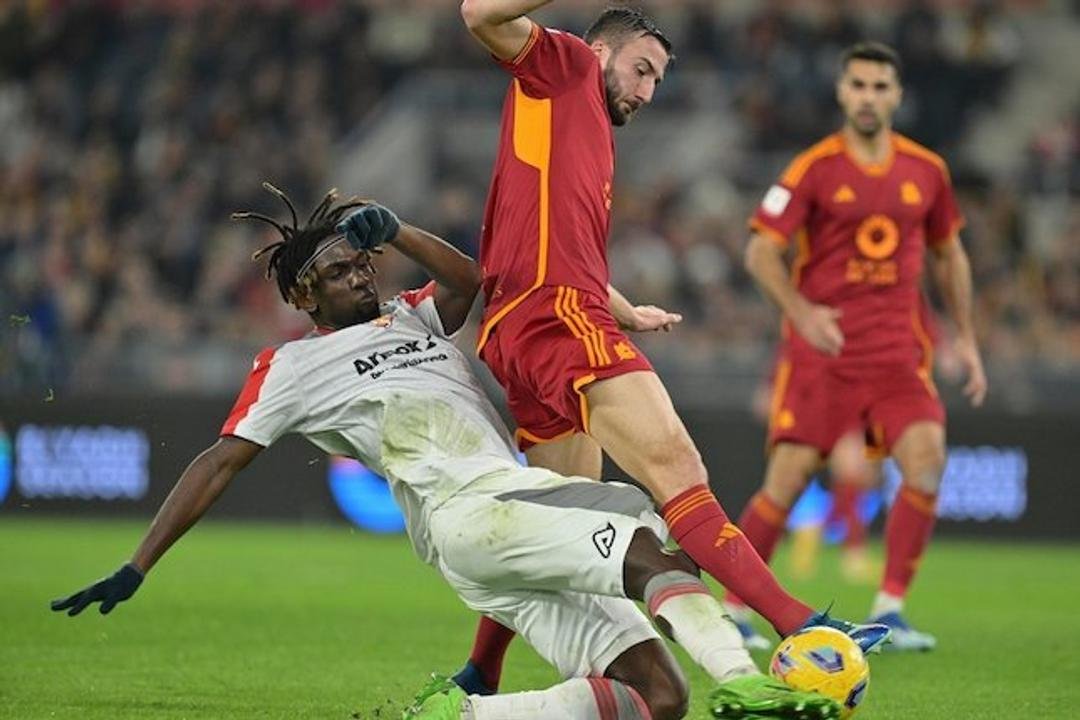 Roma lật ngược tình thế trong 8 phút cuối để vào tứ kết Coppa Italia