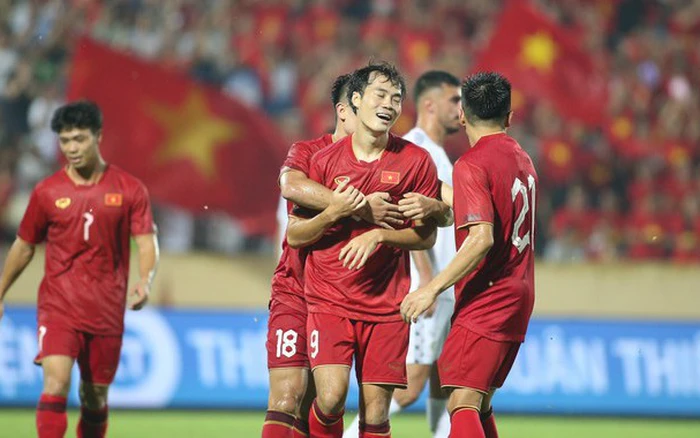 Top 10 cầu thủ Việt Nam có mức lương cao nhất trong V.League