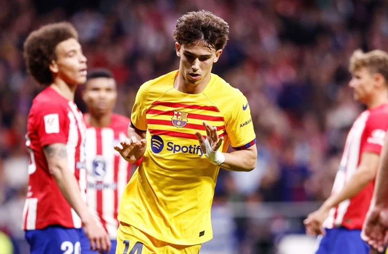 Barca đánh bại Atletico khi Felix ghi bàn và lọt vào top 2 bảng