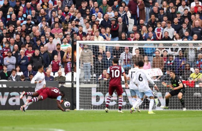 Cuộc đua top 4 ngày càng căng thẳng sau trận hòa giữa West Ham và Aston Villa