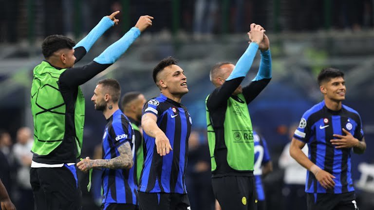 Cựu vương Napoli ngăn chặn mạch trận hoàn hảo của Inter